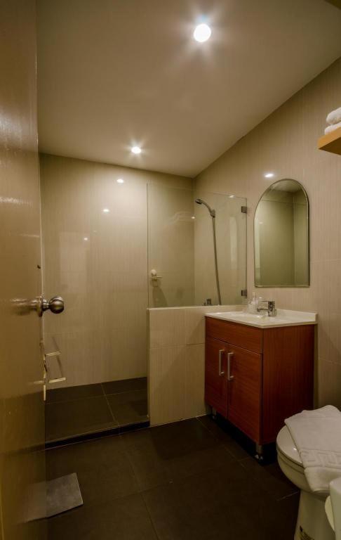 The Victor Hotel Makati City Zewnętrze zdjęcie