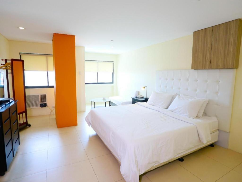 The Victor Hotel Makati City Zewnętrze zdjęcie